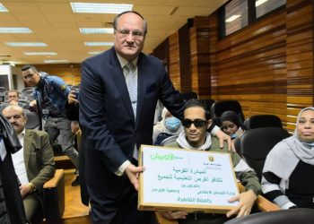 جامعة القاهرة تنظم احتفالية لتوزيع أجهزة “لاب توب” للطلاب ذوي الهمم