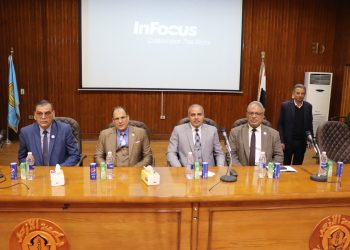 رئيس جامعة الأزهر يشيد بالمشروع الوطني للقراءة ويحث الطلاب على المشاركة