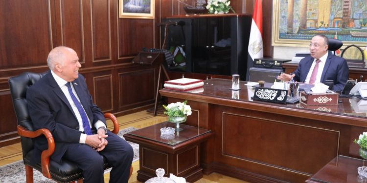 محافظ الإسكندرية يلتقى نقيب المعلمين لبحث أوجه التعاون