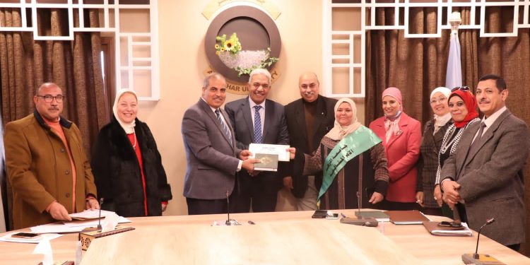 رئيس جامعة الأزهر يكرم الأمهات المثاليات خلال احتفالية يوم الوفاء