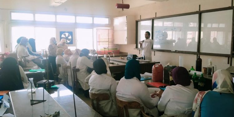 علوم بنات الأزهر تنظم ورشتي عمل حول تقنية النانو وأنواع الإليزا وتطبيقاتها العملية