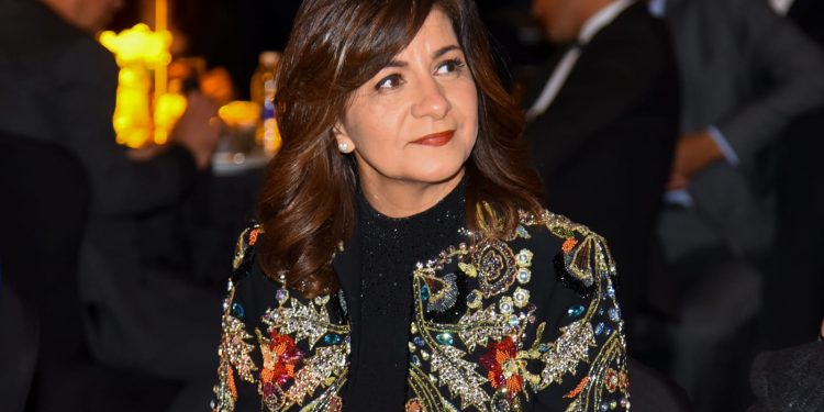 "الحكومة" تقرر مد الإعارات والإجازات الخاصة بدون أجر للعمل بالخارج