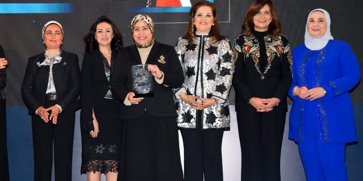وزيرة الهجرة تشارك في فاعليات الدورة السابعة لقمة “مصر للأفضل”