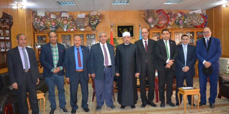 نائب رئيس جامعة الأزهر يستقبل فريق مراجعة هيئة ضمان الجودة والاعتماد التابعة لمجلس الوزراء