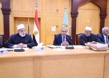 مجلس جامعة الأزهر يهنئ كليتي الشريعة والقانون والدراسات الإنسانية لحصولهما على شهادة الاعتماد