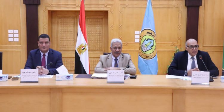 نائب رئيس جامعة الأزهر يفتتح مؤتمر تعزيز استخدام الطاقة الشمسية والنظم البيئية المتكاملة