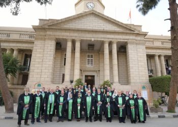 رئيس جامعة القاهرة يشهد تخريج الدفعة 188 من كلية الطب