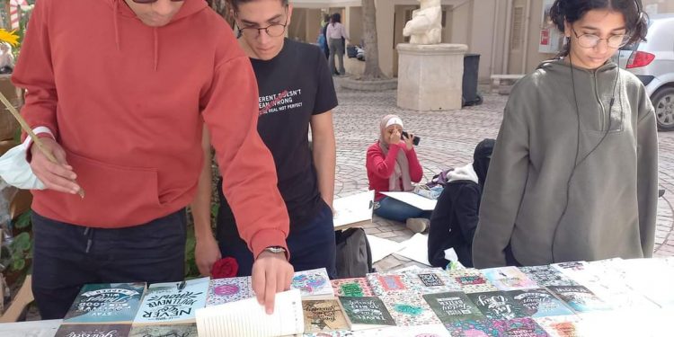 فنون جميلة جامعة حلوان تنظم معرض للكتاب
