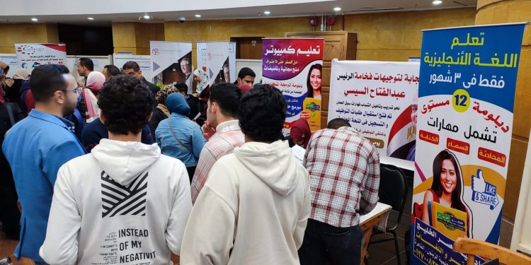 إقبال ضعيف من طلاب جامعة حلوان على الملتقى التوظيفي الـ 18.. صور