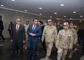 وزير التعليم العالي ورئيس جامعة القاهرة ورئيس الهيئة الهندسية يتفقدون مستشفى 500 500