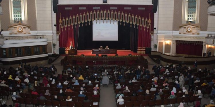 ندوة كبرى بجامعة القاهرة حول دور الجامعات في إنجاح قمة شرم الشيخ حول تغيرات المناخ