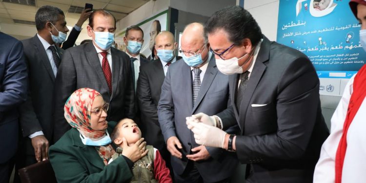 القائم بأعمال وزير الصحة يطلق إشارة بدء الحملة القومية للتطعيم ضد مرض شلل الأطفال