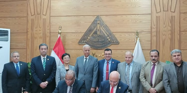 جامعة بنها توقع اتفاقية تعاون مع جامعة “لويفيل” الأمريكية