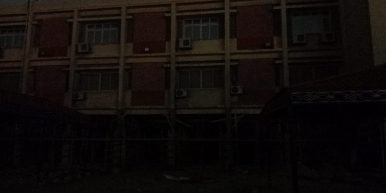 جامعة عين شمس تطفئ أنوارها في ساعة الأرض |صور