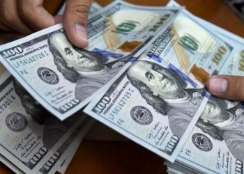 سعر الدولار في مصر.. لماذا رفع البنك المركزي الفائدة لأول مرة منذ 5 سنوات؟