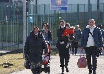 سفير مصر في المجر يتوجّه لتسفير مجموعة من المصرييّن في أوكرانيا