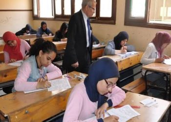 «أقسم بالله هسربها».. حقيقة تسريب امتحانات الشهادة الإعدادية