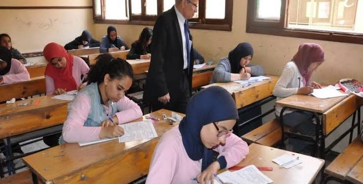 «أقسم بالله هسربها».. حقيقة تسريب امتحانات الشهادة الإعدادية