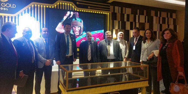 «مجاهد» يتفقد جناح مدرسة ايجيبت جولد بمعرض ايديوتك