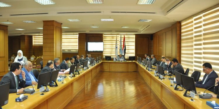 جامعة كفر الشيخ: زيارات ميدانية للمشروعات القومية وقوافل تنموية لخدمة المجتمع