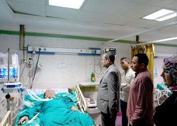 رئيس جامعة سوهاج يتفقد المستشفى الجامعي