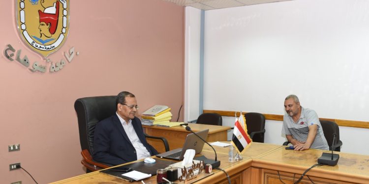 جامعة سوهاج تناقش آليات التعاون المشترك مع جامعة البصرة بالعراق