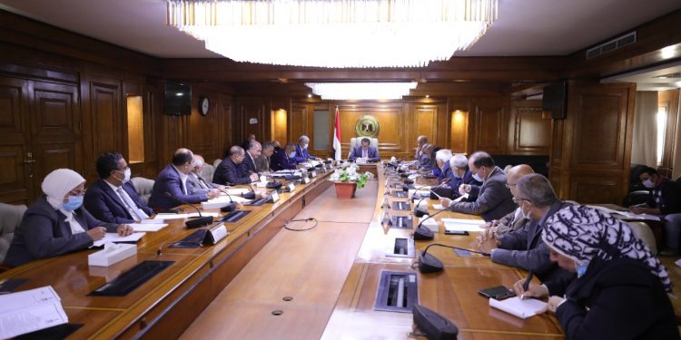 وزير التعليم العالي يرأس اجتماع مجلس شئون المعاهد العالية الخاصة