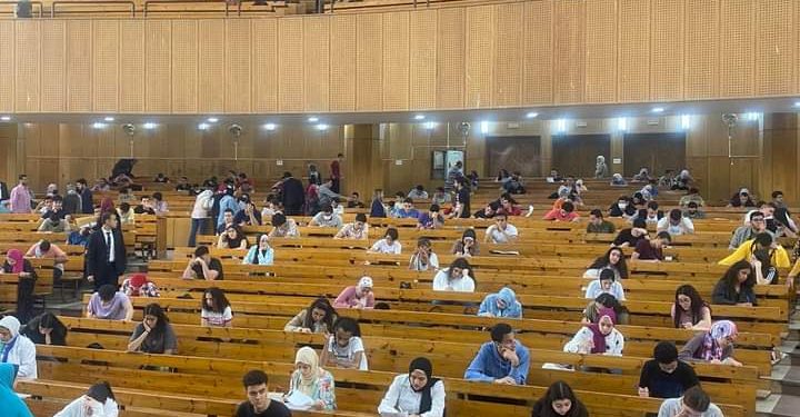 للمرة الأولى.. امتحان البابل شيت بـ”حقوق عين شمس” 