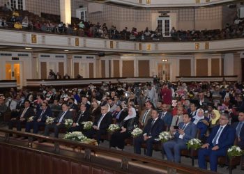 سليم سحاب يقود كورال أطفال مصر فى حفل فنى بجامعة القاهرة برعاية وزيرة التضامن ورئيس الجامعة