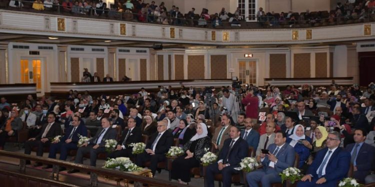 سليم سحاب يقود كورال أطفال مصر فى حفل فنى بجامعة القاهرة برعاية وزيرة التضامن ورئيس الجامعة