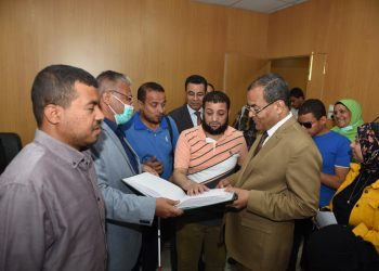 مركز نور البصيرة بجامعة سوهاج يختتم دوراته التدريبة للطلاب ذوي الإعاقة