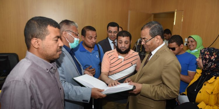 مركز نور البصيرة بجامعة سوهاج يختتم دوراته التدريبة للطلاب ذوي الإعاقة