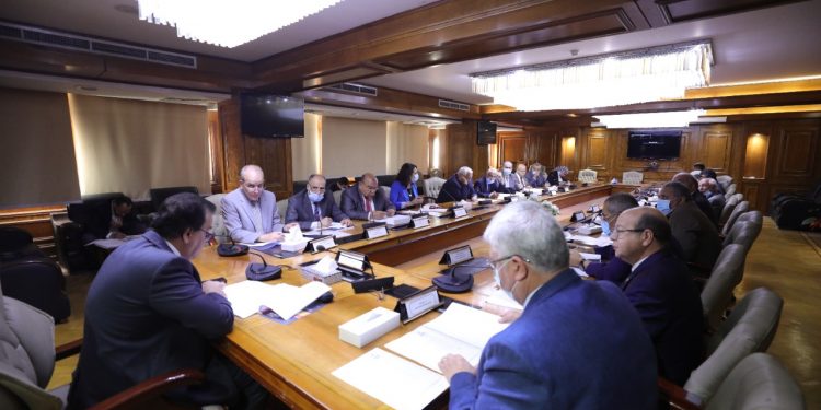 وزير التعليم العالي يوجه بسرعة تحول برامج المعاهد للساعات المعتمدة