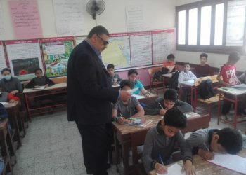 شوقي: عدم تمكن الطلاب من الاستعانة بالكتب عنصر أساسي في التصميم الجديد