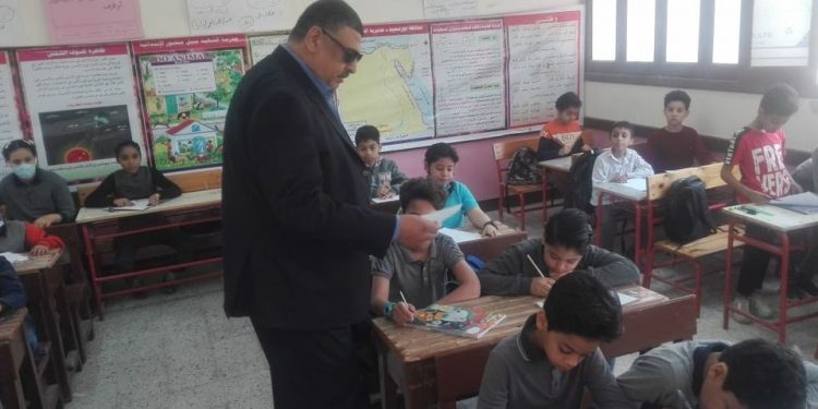 شوقي: عدم تمكن الطلاب من الاستعانة بالكتب عنصر أساسي في التصميم الجديد