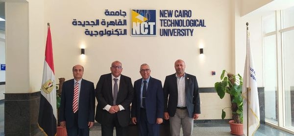 رئيس جامعة القاهرة الجديدة التكنولوجية يبحث مع مسئولي جامعة فلوريدا إنشاء برامج مشتركة