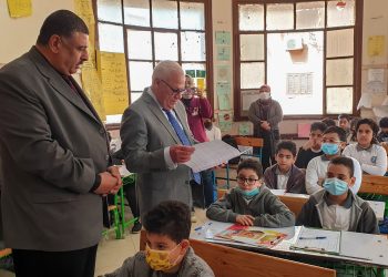 محافظ بورسعيد يتابع انتظام  امتحانات الرابع الابتدائي ويوجه رسالة للطلاب