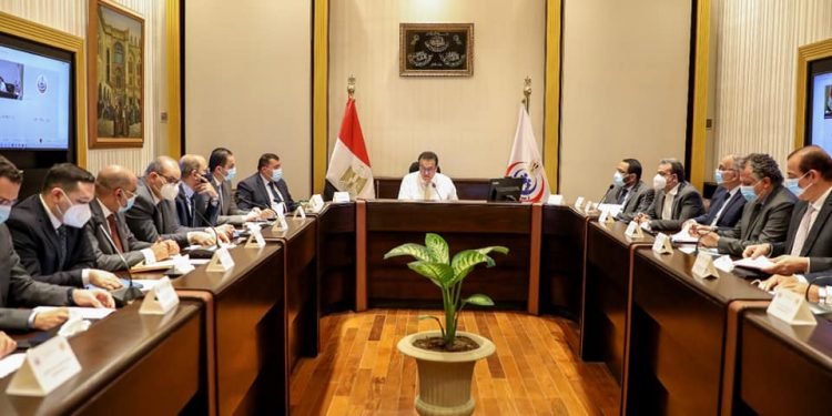 عبدالغفار: انخفاض أعداد إصابات كورونا بنسبة 54% وانخفاض الوفيات ب 45%