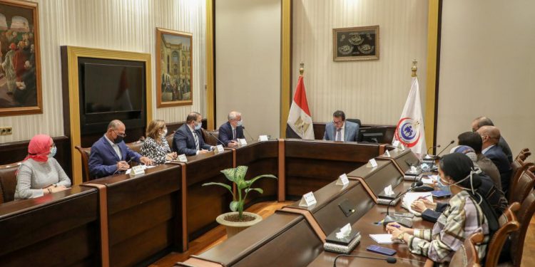 الصحة تبحث التعاون مع شركة «El sevier» في توظيف البحث العلمي لخدمة القطاع الصحي