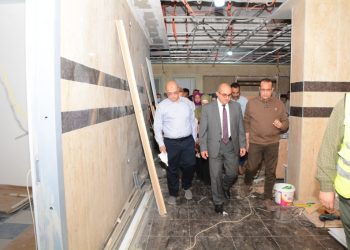 رئيس جامعة أسيوط يتابع تجهيز وحدة الغسيل الكلوي الجديدة