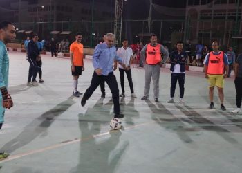 رئيس جامعة قناة السويس يشارك طلابه بفعاليات الدورة الرمضانية 