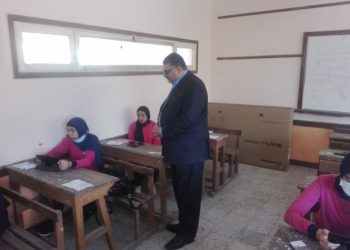 شوقي: عدم تمكن الطلاب من الاستعانة بالكتب عنصر أساسي في التصميم الجديد