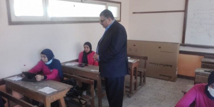 شوقي: عدم تمكن الطلاب من الاستعانة بالكتب عنصر أساسي في التصميم الجديد