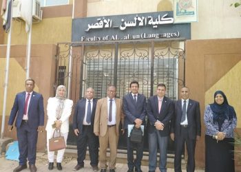 رئيس جامعة الأقصر يستقبل لجنة قطاع الآداب بالمجلس الأعلى للجامعات