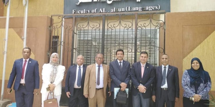 رئيس جامعة الأقصر يستقبل لجنة قطاع الآداب بالمجلس الأعلى للجامعات