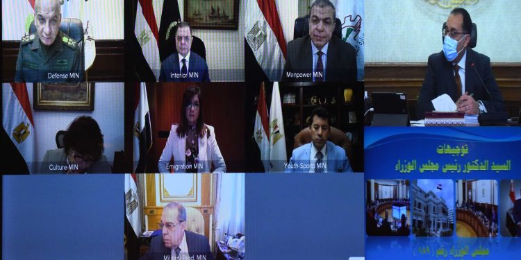 الموافقة على تعاقد «التعليم» مع نهضة مصر لرفع الكتب على الانترنت