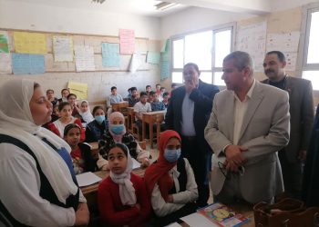وكيل تعليم الشرقية يتابع انتظام سير العملية التعليمية بمدراس ديرب نجم