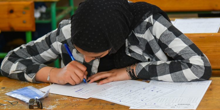 المهن التعليمية تكشف تفاصيل إصابة رئيس لجنة ثانوية عامة بجلطه دماغية