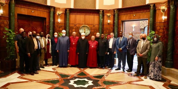 شيخ الأزهر لوفد عمداء كليات اللاهوت: تعلمنا احترام مقدسات المسيحيين من نبي الإسلام