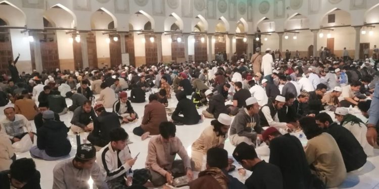 وكيل الأزهر يشارك في إفطار جماعي لألف طالب وافد بالجامع الأزهر